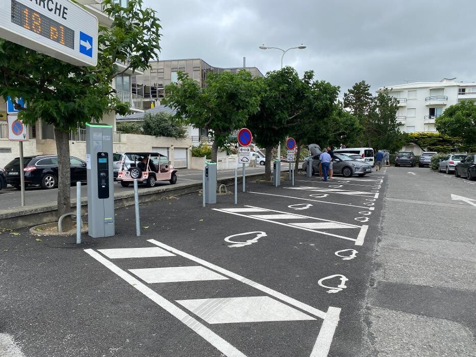 Images Easy Charge Services station de recharge