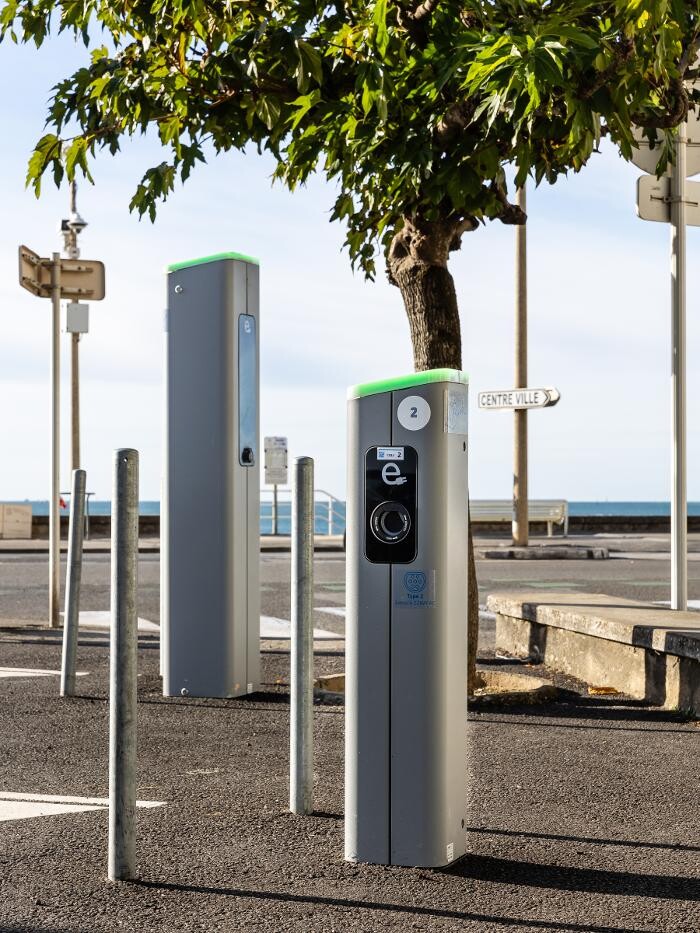 Images Easy Charge Services station de recharge