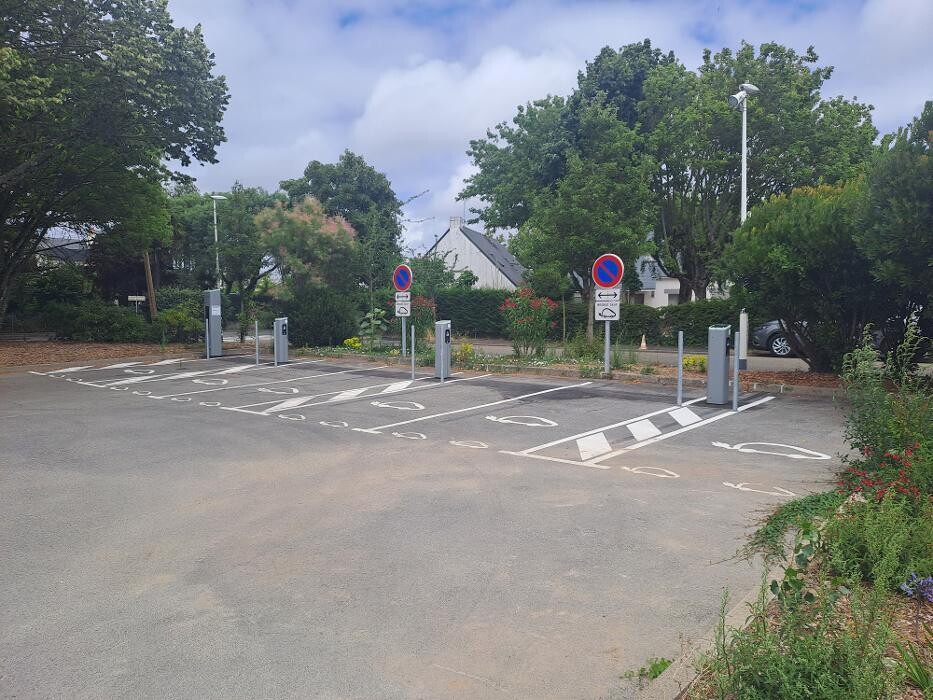 Images Easy Charge Services station de recharge