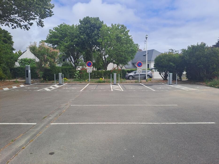 Images Easy Charge Services station de recharge