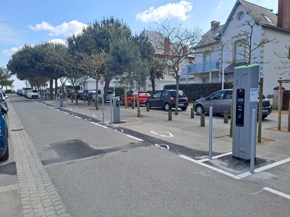 Images Easy Charge Services station de recharge