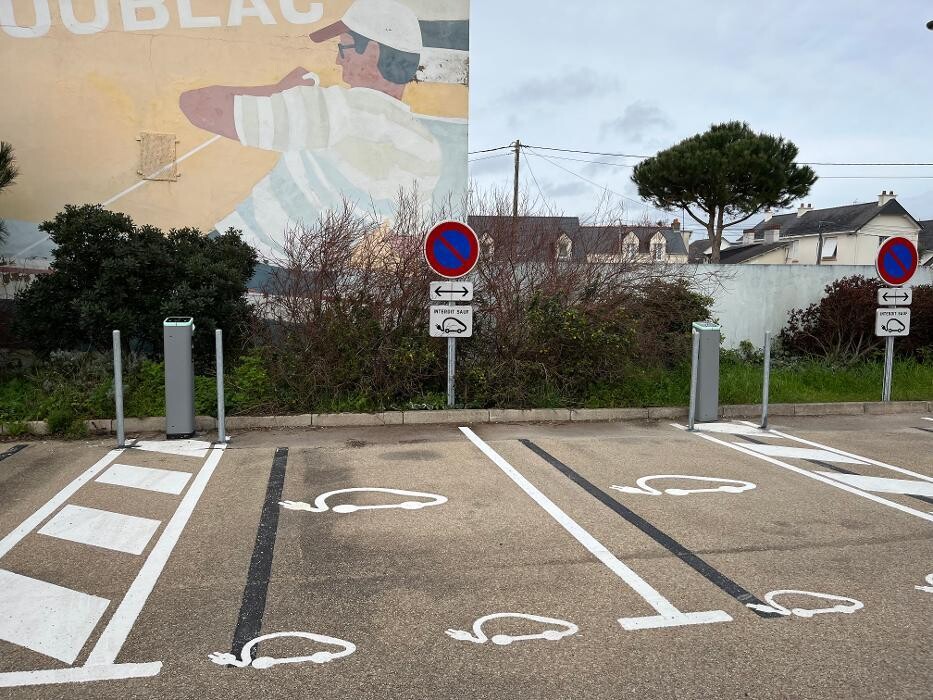 Images Easy Charge Services station de recharge