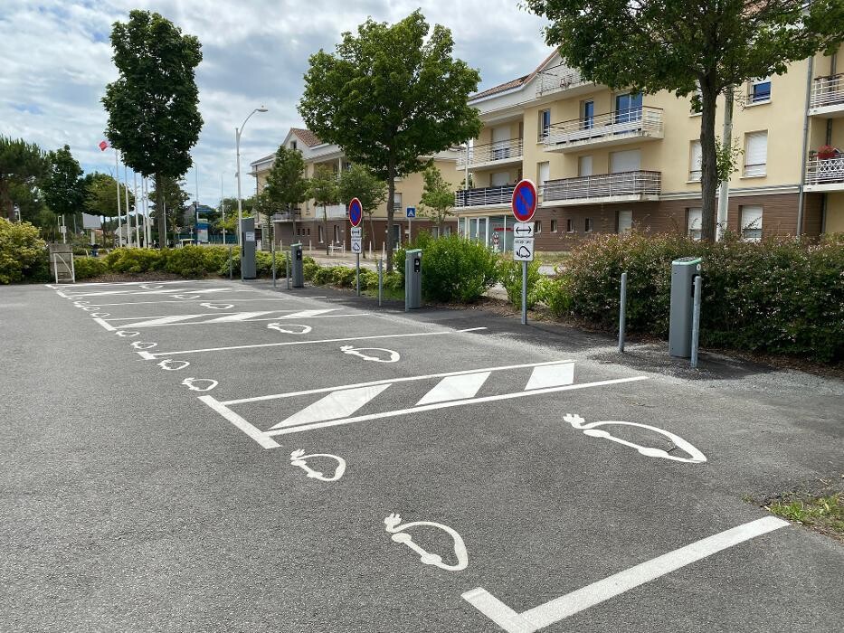 Images Easy Charge Services station de recharge