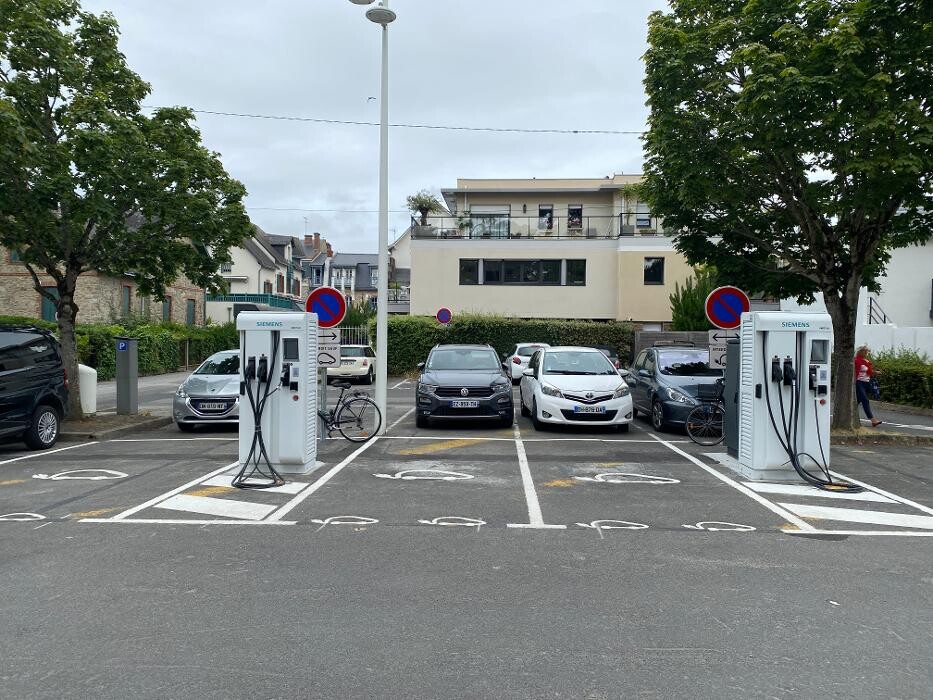 Images Easy Charge Services station de recharge