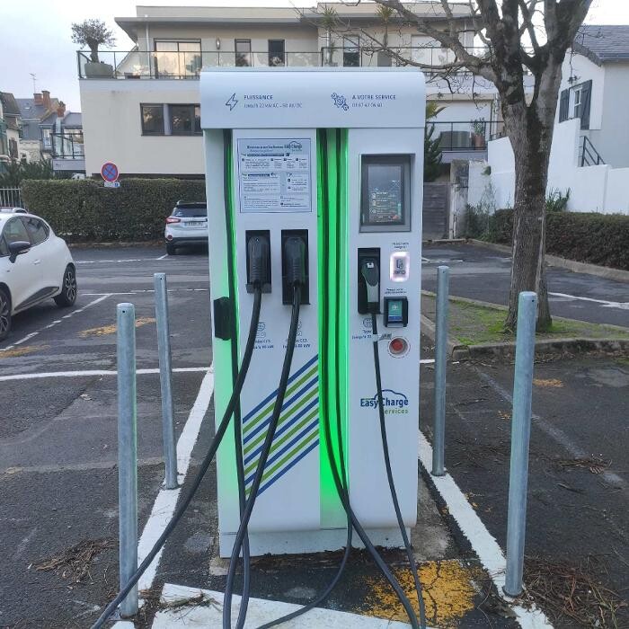 Images Easy Charge Services station de recharge