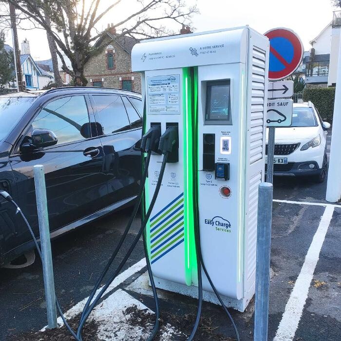 Images Easy Charge Services station de recharge
