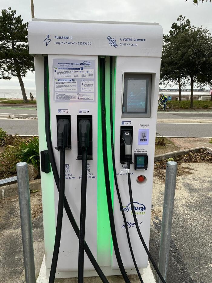 Images Easy Charge Services station de recharge