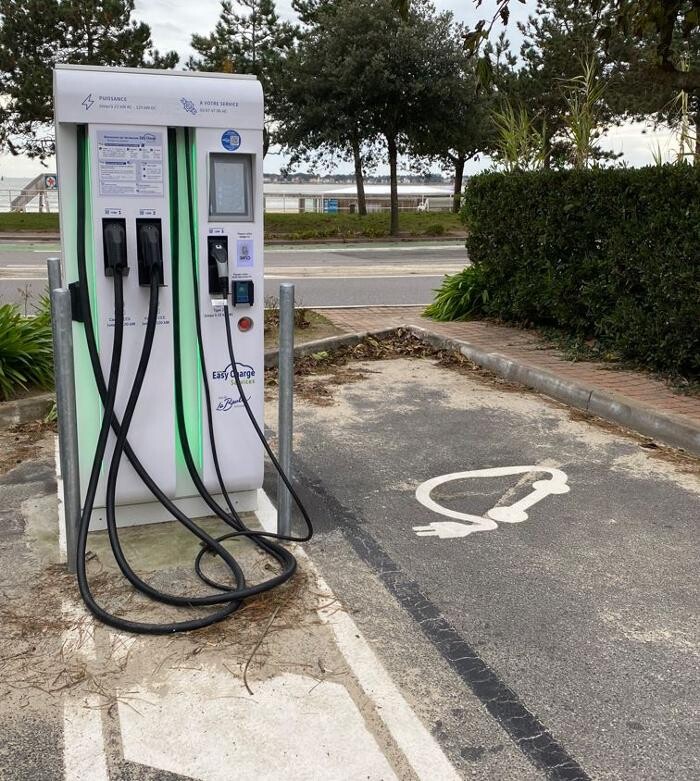 Images Easy Charge Services station de recharge