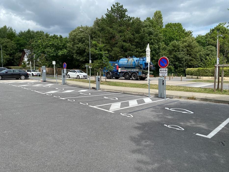 Images Easy Charge Services station de recharge