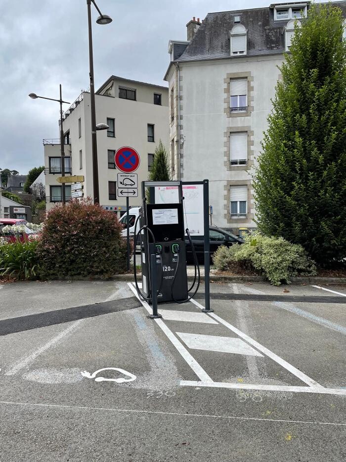 Images Easy Charge Services station de recharge