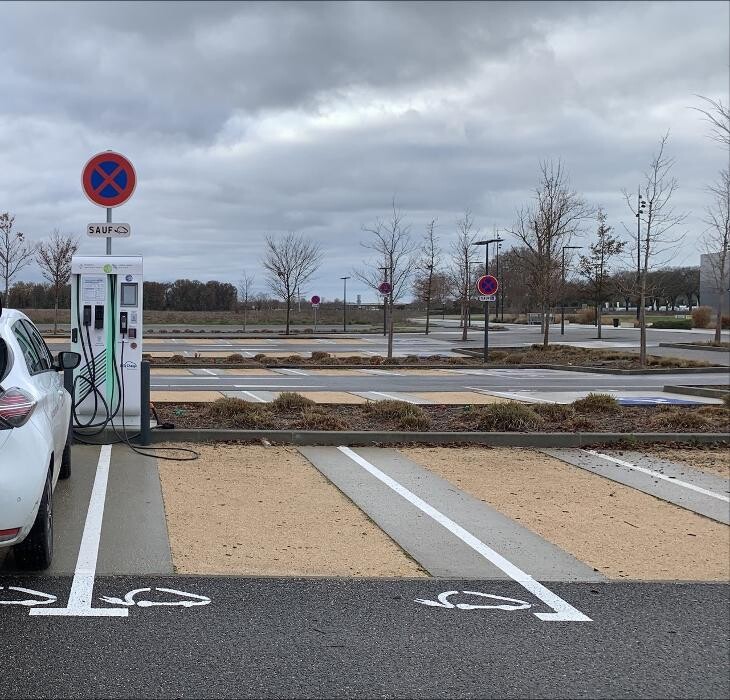 Images Easy Charge Services station de recharge