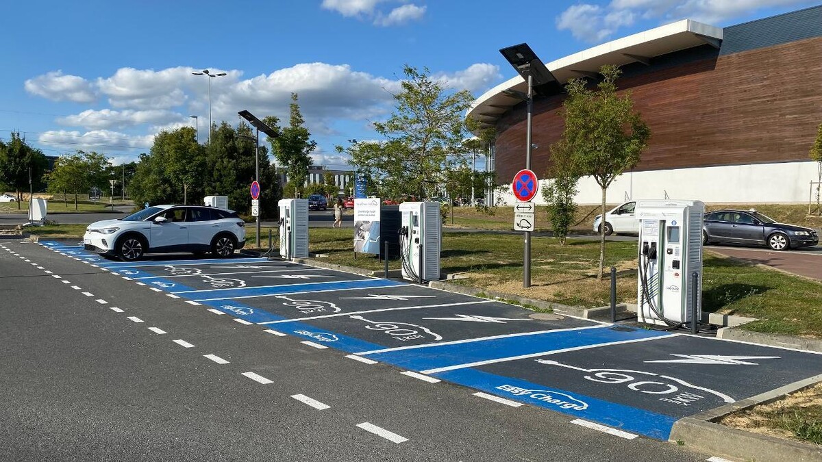 Images Easy Charge Services station de recharge