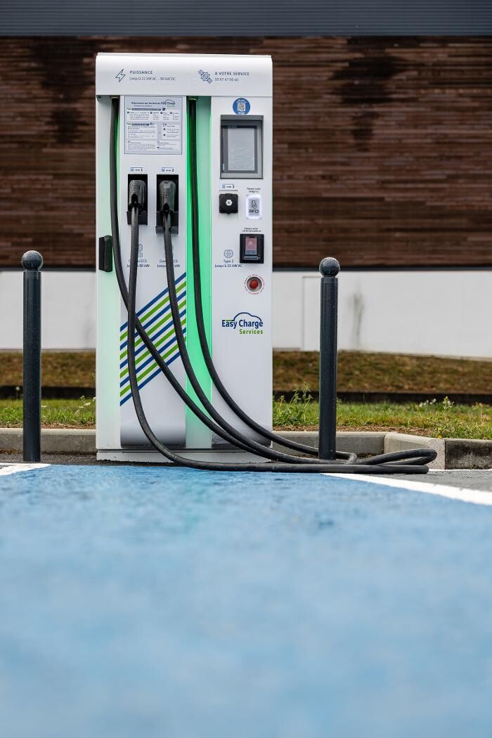Images Easy Charge Services station de recharge