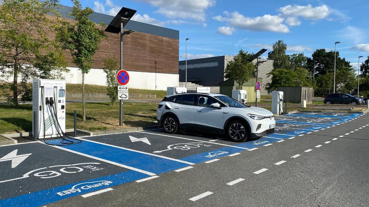 Images Easy Charge Services station de recharge