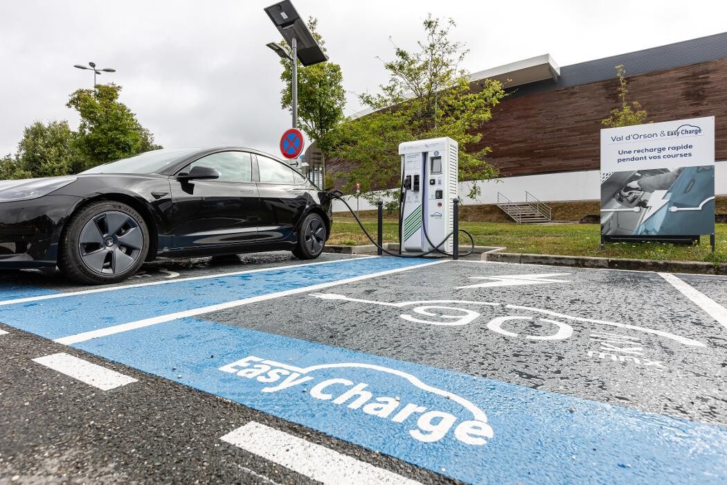 Images Easy Charge Services station de recharge