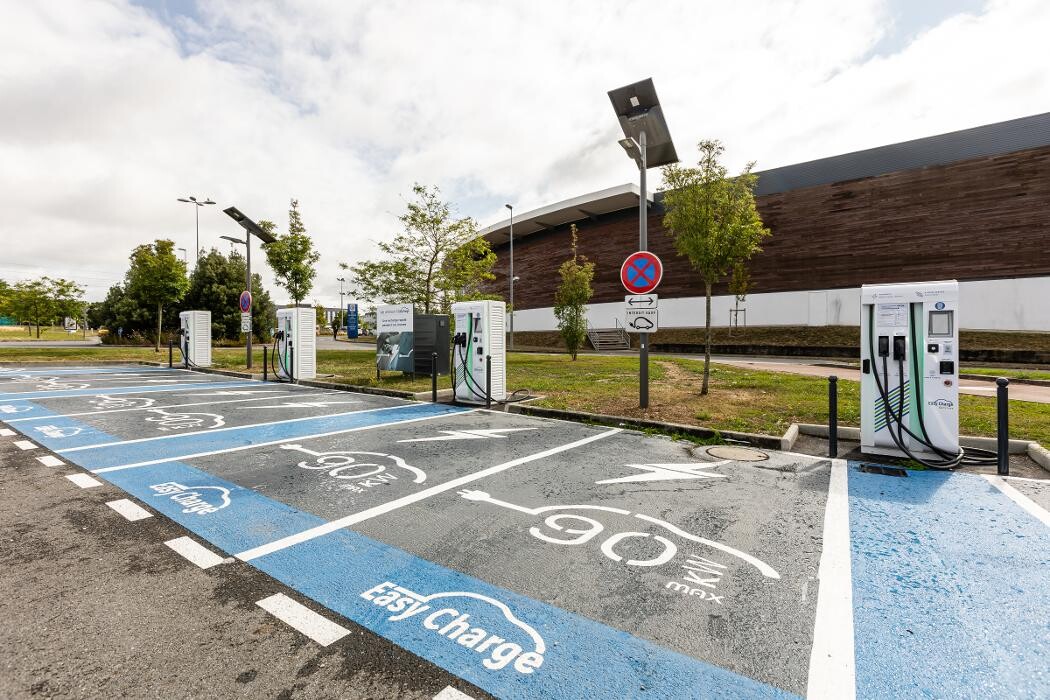 Images Easy Charge Services station de recharge