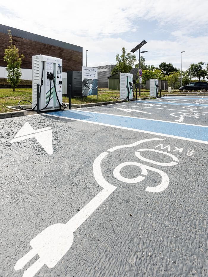 Images Easy Charge Services station de recharge