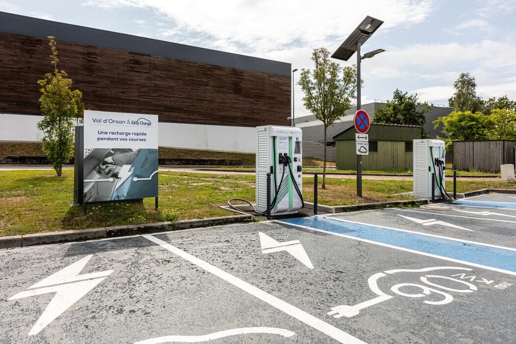 Images Easy Charge Services station de recharge