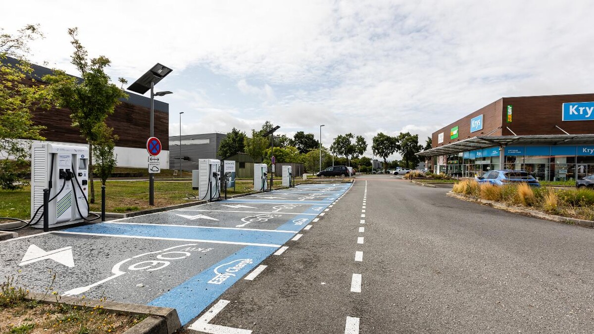 Images Easy Charge Services station de recharge