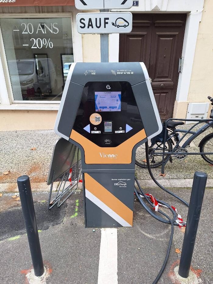 Images Easy Charge Services station de recharge