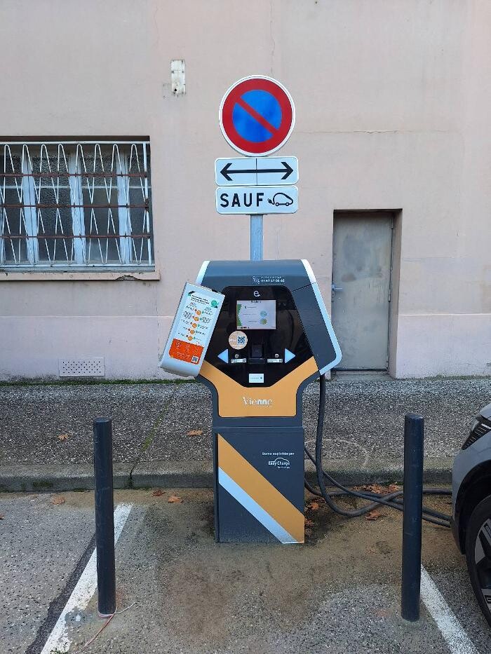 Images Easy Charge Services station de recharge