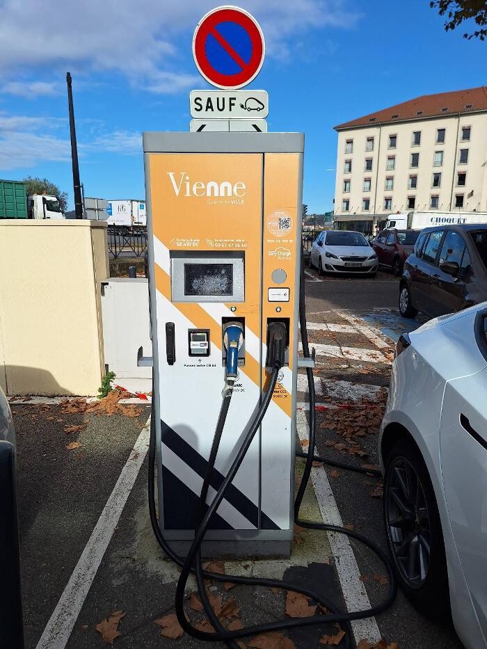 Images Easy Charge Services station de recharge