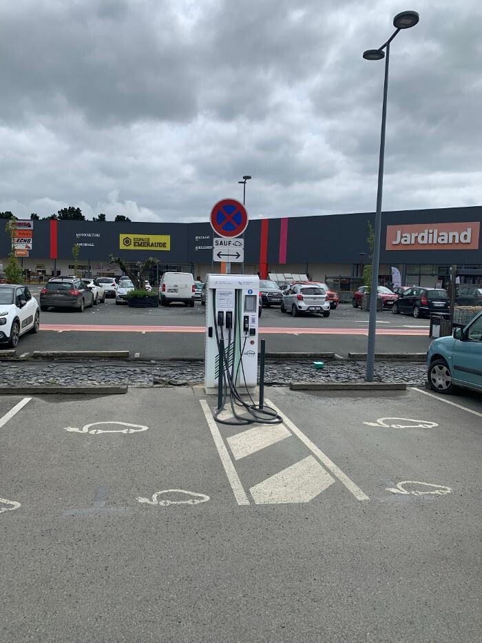 Images Easy Charge Services station de recharge