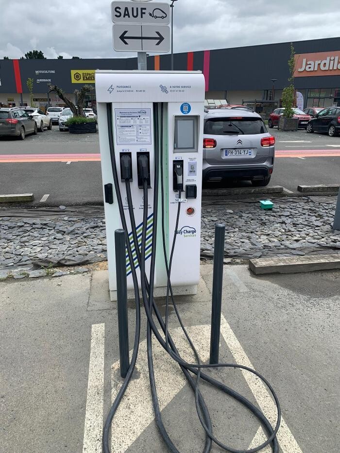 Images Easy Charge Services station de recharge