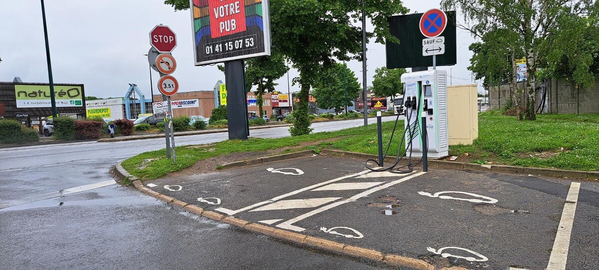 Images Easy Charge Services station de recharge