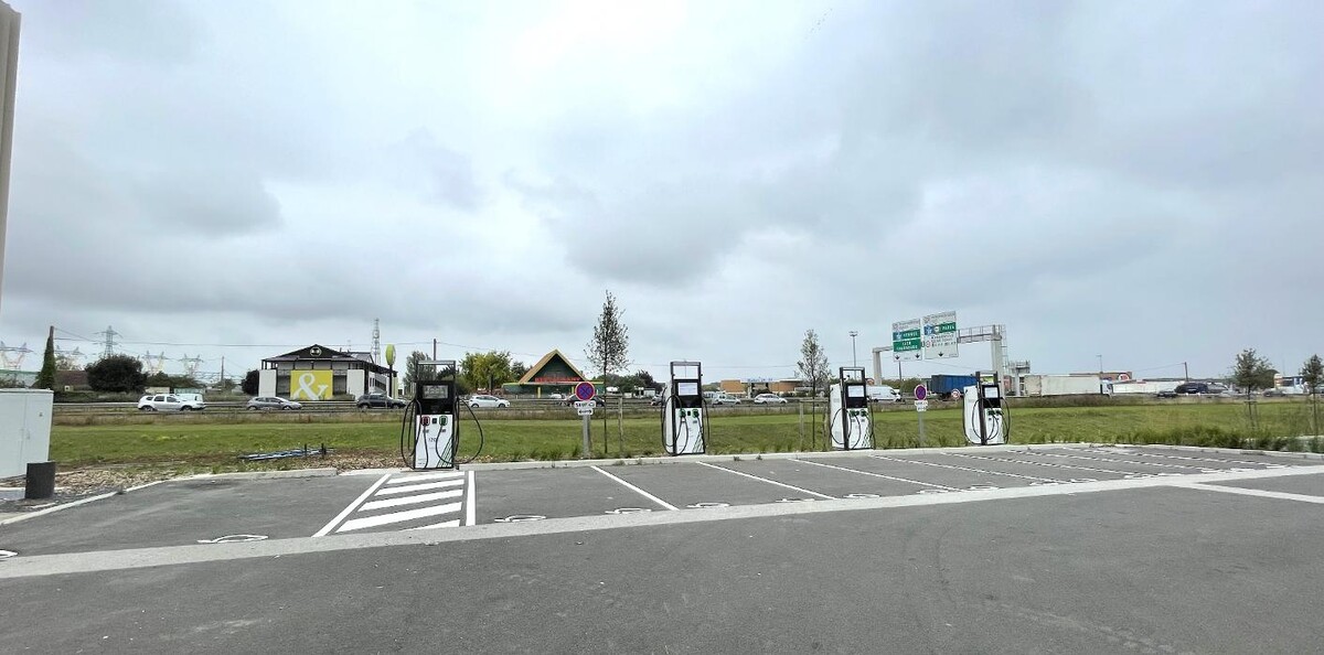Images Easy Charge Services station de recharge