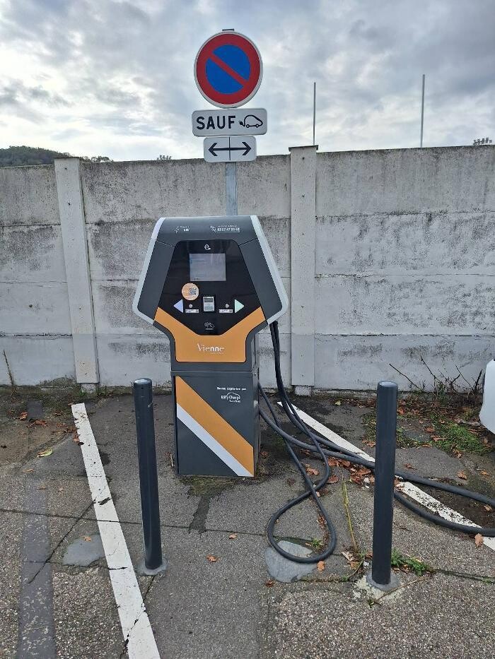 Images Easy Charge Services station de recharge