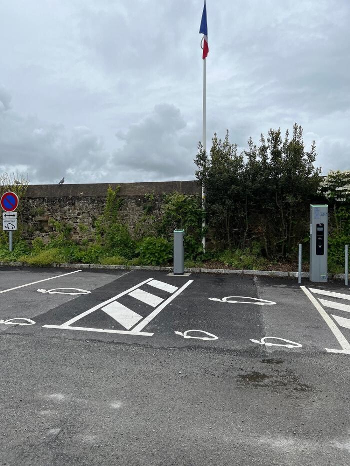 Images Easy Charge Services station de recharge