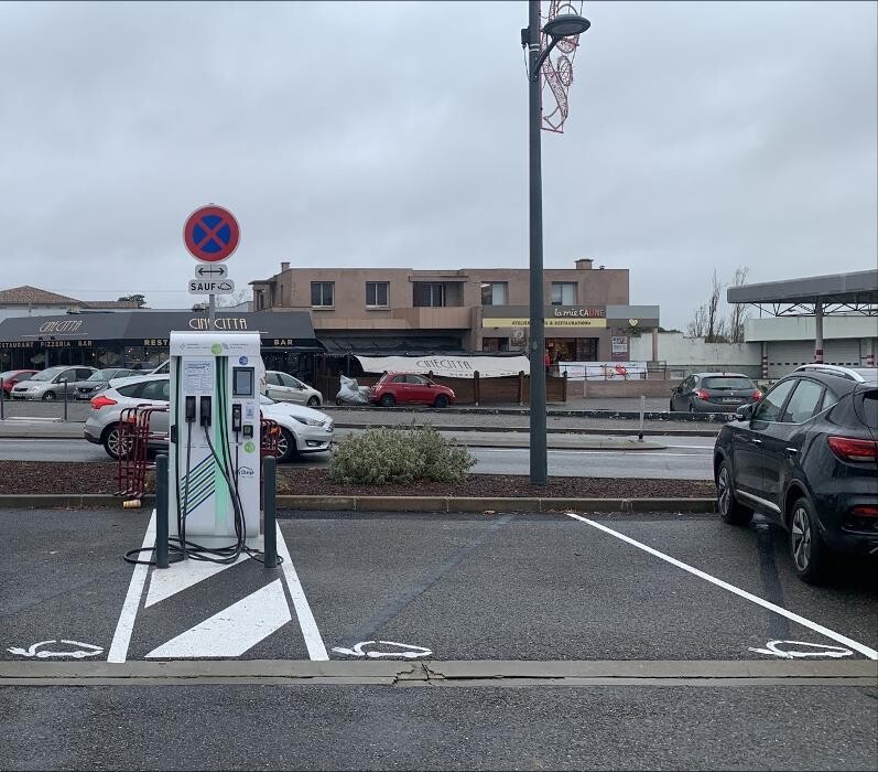 Images Easy Charge Services station de recharge