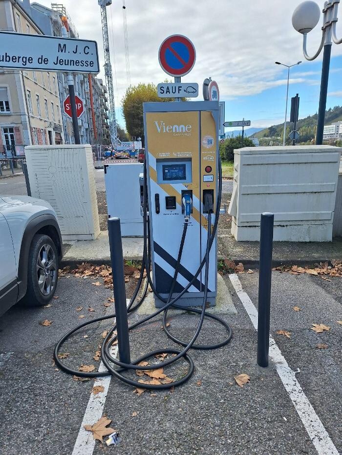 Images Easy Charge Services station de recharge
