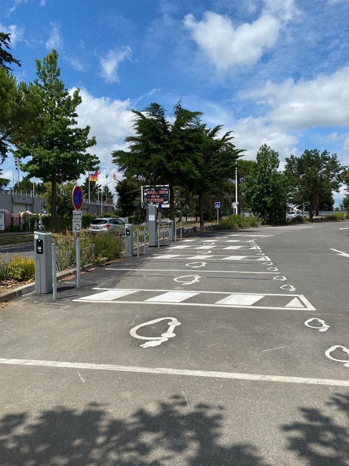 Images Easy Charge Services station de recharge