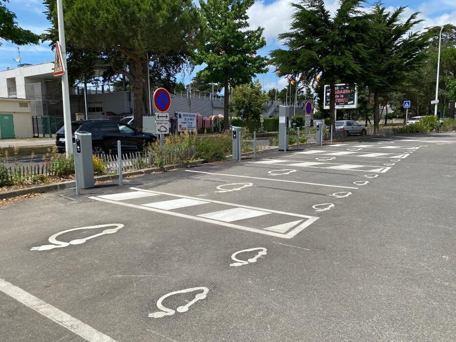 Images Easy Charge Services station de recharge