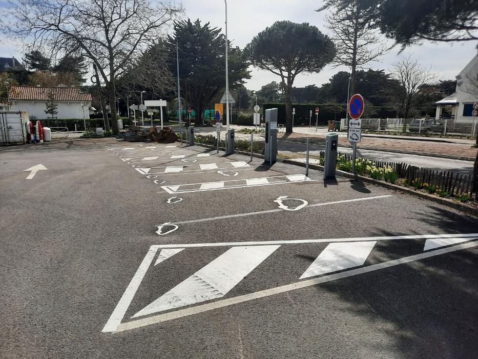 Images Easy Charge Services station de recharge