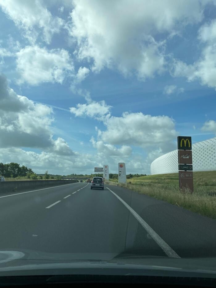 Images bp pulse Charging Station