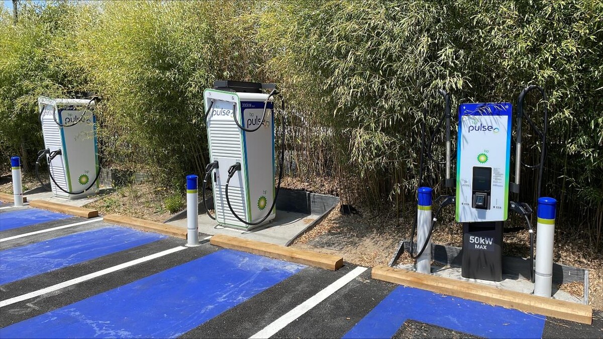 Images bp pulse Charging Station