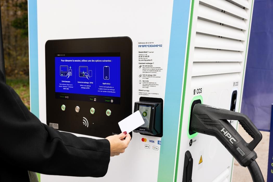 Images bp pulse Charging Station