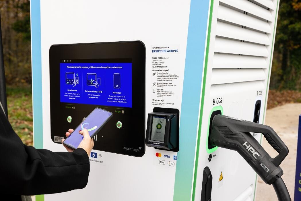 Images bp pulse Charging Station