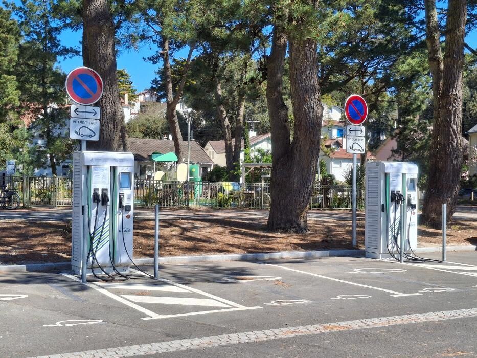 Images Easy Charge Services station de recharge