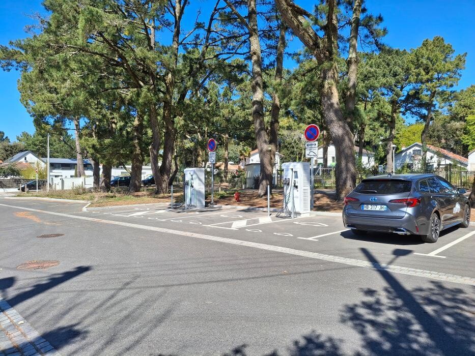 Images Easy Charge Services station de recharge