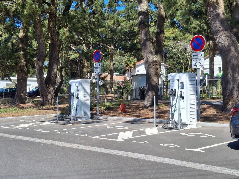 Images Easy Charge Services station de recharge
