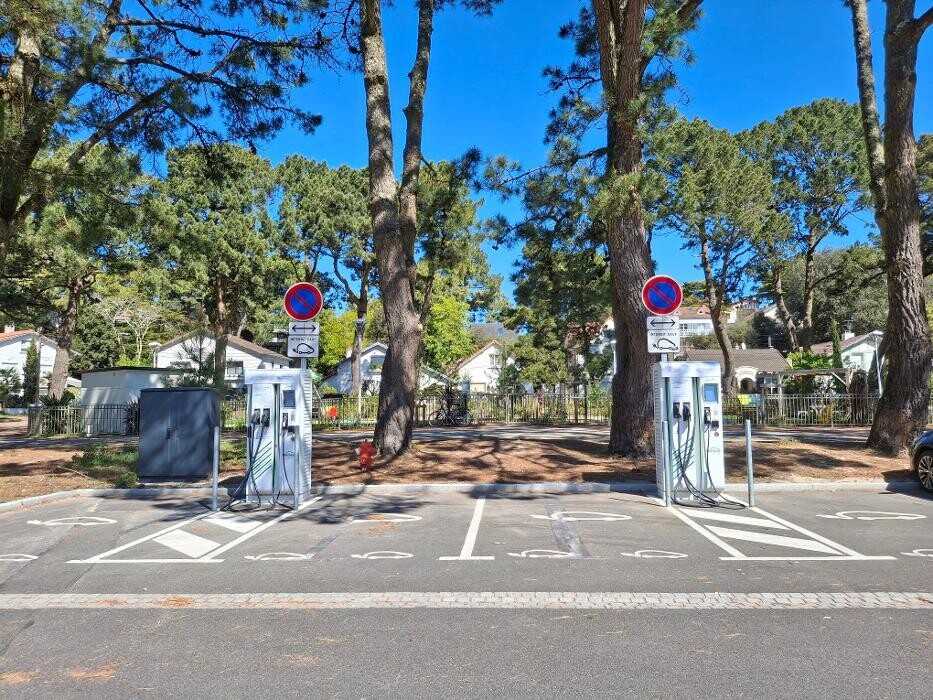 Images Easy Charge Services station de recharge