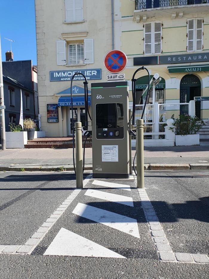 Images Easy Charge Services station de recharge