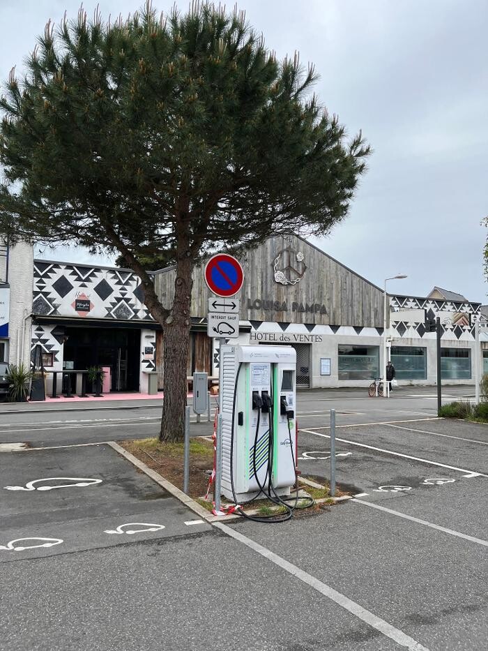 Images Easy Charge Services station de recharge