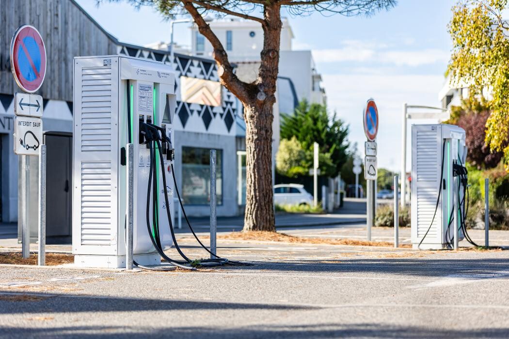 Images Easy Charge Services station de recharge