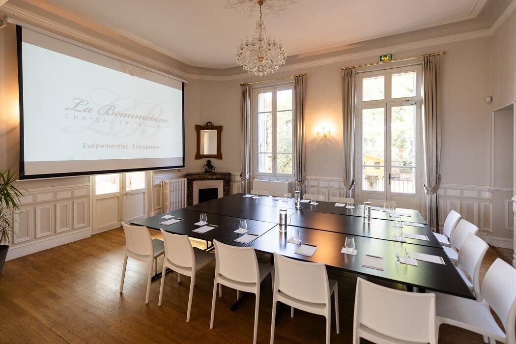 Images CHATEAU LA BEAUMETANE