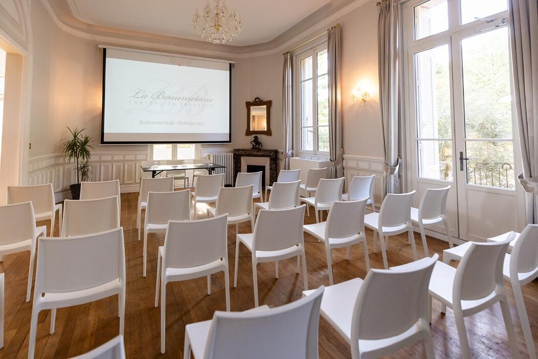 Images CHATEAU LA BEAUMETANE